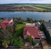 Doreen's - Accommodation Main Beach