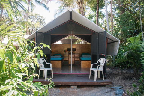 Dougies Backpackers Resort - Accommodation Main Beach 2