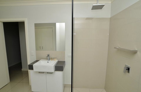 Doze On Green - Accommodation Main Beach 3