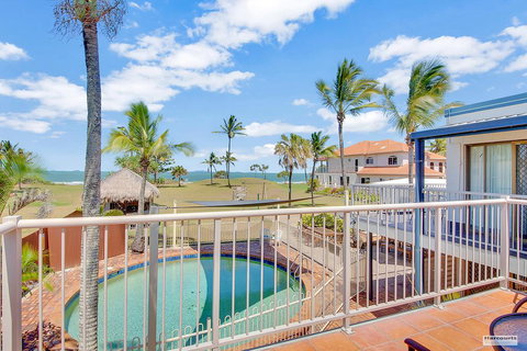 Driftwood On The Beach - Accommodation Main Beach 0