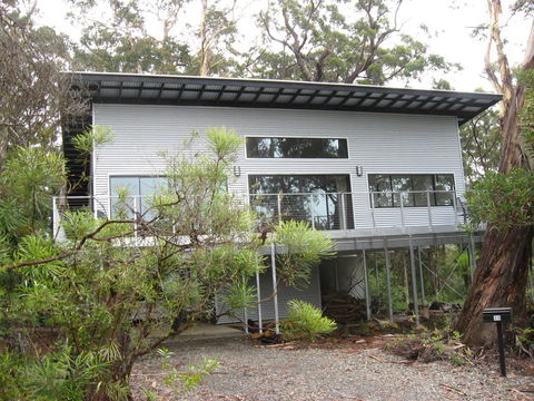 Eagle's Nest - Accommodation Main Beach 2