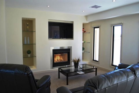 Eagles Nest - Accommodation Main Beach 2