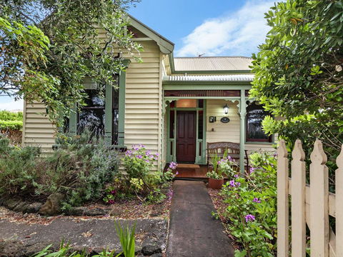 EAMONT ON SACKVILLE - Accommodation Main Beach 1