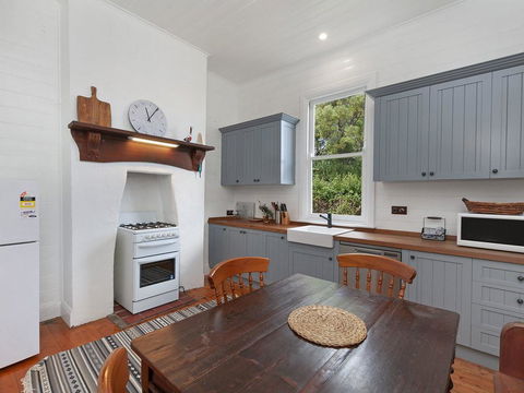 EAMONT ON SACKVILLE - Accommodation Main Beach 2