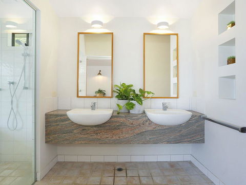 EAST COAST ESCAPES - Lighthouse Studio - Accommodation Main Beach 3