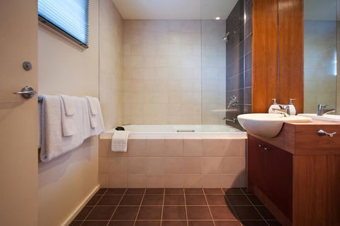 Eastern View Villa - Accommodation Main Beach 3