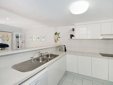 Eastpoint 3 - Accommodation Main Beach 2