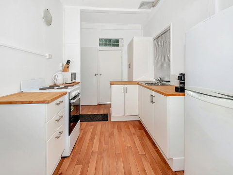 Easy Going Holiday Unit On McKenzie MK6 - Accommodation Main Beach 3