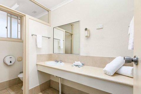 Econo Lodge Park Lane - Accommodation Main Beach 3