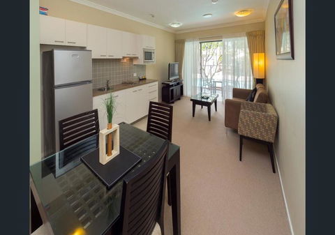 Eden By The Bay - Accommodation Main Beach 0