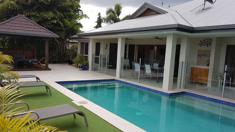 Eden Trinity Beach Lagoon Front House - Accommodation Main Beach 2