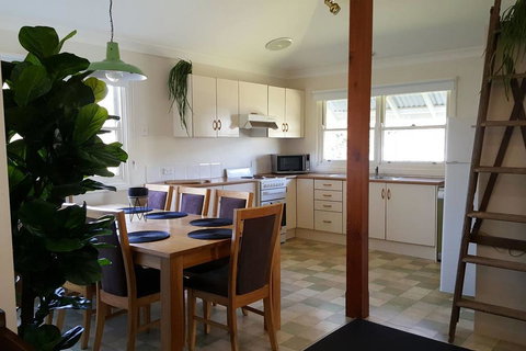 Edward Lane Apt3 - Accommodation Main Beach 0