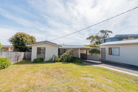 Elanora - Accommodation Main Beach 0