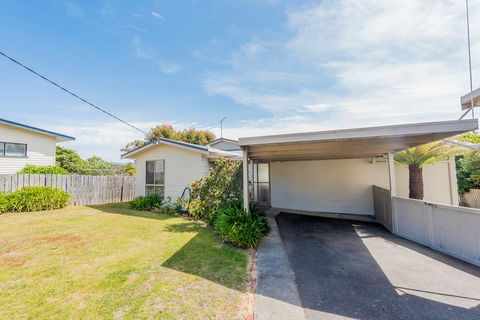 Elanora - Accommodation Main Beach 1