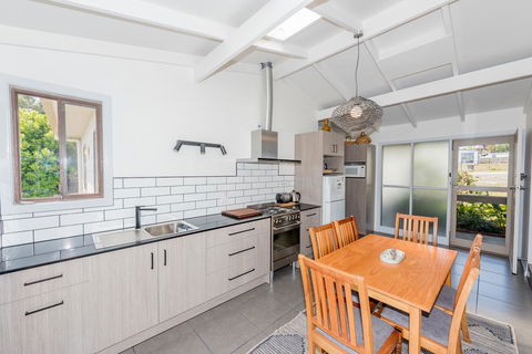 Elanora - Accommodation Main Beach 2