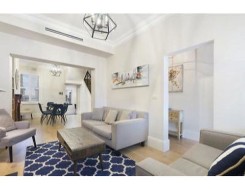 Elegant Renovated Terrace Close To City - Accommodation Main Beach 3