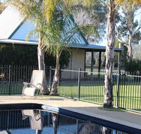 Elinike Guest Cottages - Accommodation Main Beach