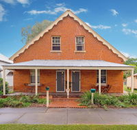 Eliza 1875 Red Brick Duplex Townhouse - Accommodation Main Beach