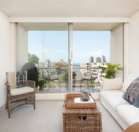Elizabeth Bay Home with a View - Accommodation Main Beach