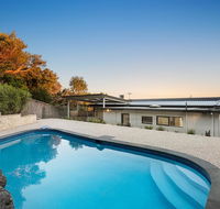 Ellerina Sea Vista Luxury Family Retreat with sauna pool amazing water views walk to beach - Accommodation Main Beach