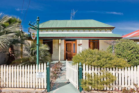 Emaroo Cottages Broken Hill - Accommodation Main Beach 0