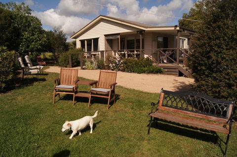 Emerald Hills Cottage - Accommodation Main Beach 0