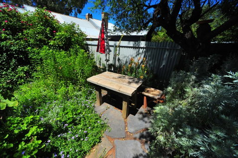 Emma Tiver Heritage Cottage - Accommodation Main Beach 1