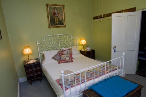 Emma Tiver Heritage Cottage - Accommodation Main Beach 3