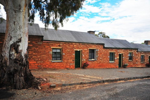Emma Tiver Heritage Cottage - Accommodation Main Beach 0
