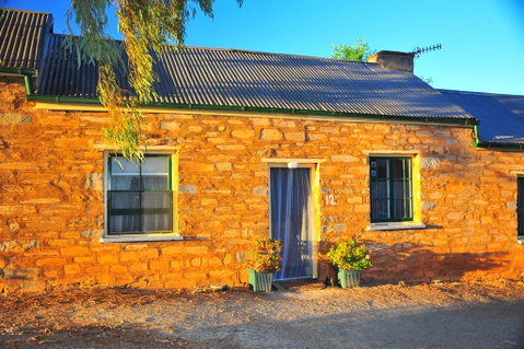 Emma Tiver Heritage Cottage - Accommodation Main Beach 2