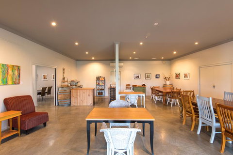 Emma's Cottage Vineyard - Accommodation Main Beach 0