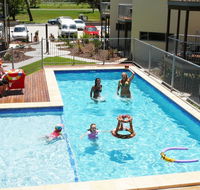 Emu's Beach Resort - Accommodation Main Beach