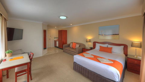 Endeavour Court Motor Inn - Accommodation Main Beach 1