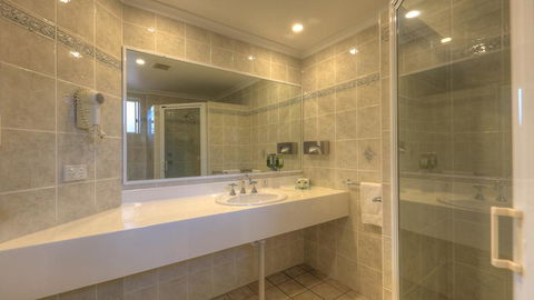 Endeavour Court Motor Inn - Accommodation Main Beach 3