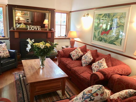 Endellion - Accommodation Main Beach 2