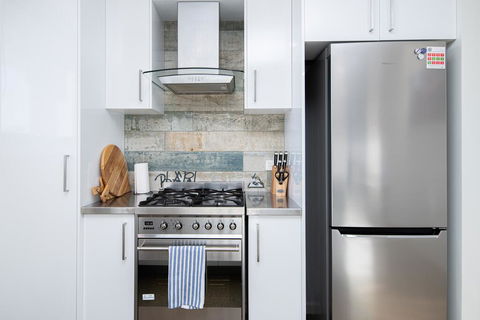 Endsleigh II - Cosy 2 Bedroom Villa, Free Wifi, Near CBD - Accommodation Main Beach 3