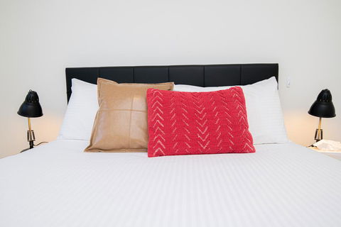 Endsleigh II - Cosy 2 Bedroom Villa, Free Wifi, Near CBD - Accommodation Main Beach 1