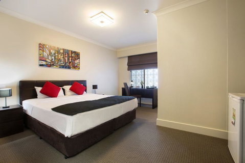 Enfield Hotel - Accommodation Main Beach 3