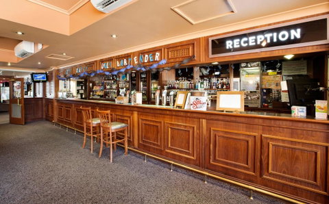 Enfield Hotel - Accommodation Main Beach 2