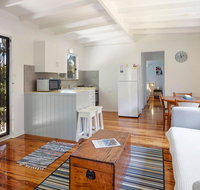 Enjoy the soothing sea breeze - Accommodation Main Beach