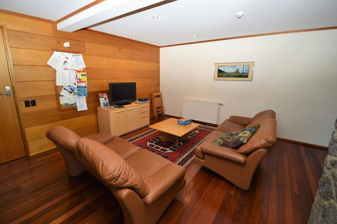 Eremo Lodge 2 - Accommodation Main Beach 3