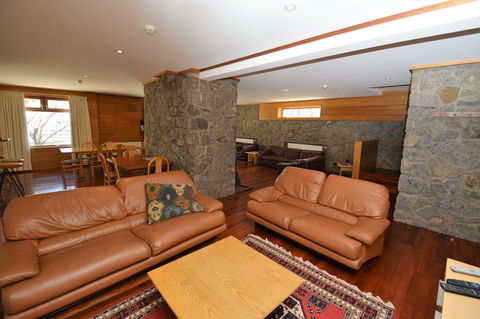 Eremo Lodge 2 - Accommodation Main Beach 0