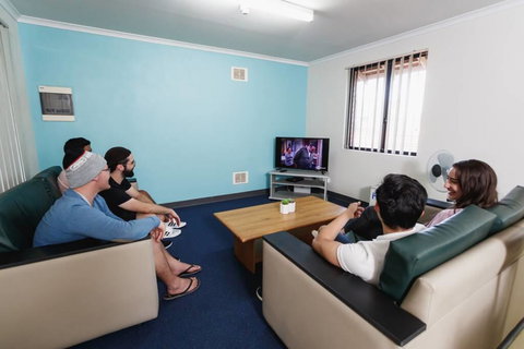 Erica Underwood House 6 Bedroom Flat - Accommodation Main Beach 1
