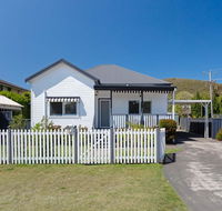 Escape to the Cottage 68 Tomaree Rd pet friendly and boat parking and WIFI - Accommodation Main Beach