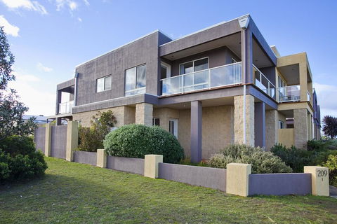 Esplanade Frontage 1-209 - Accommodation Main Beach 0