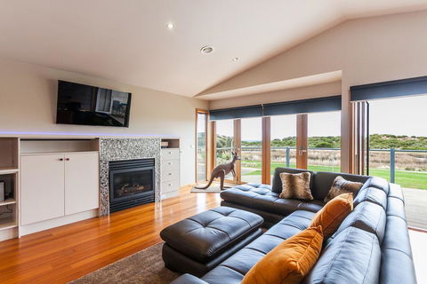 Esplanade Frontage 219a - Accommodation Main Beach 2