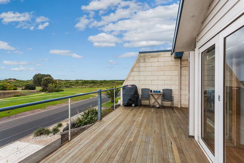 Esplanade Frontage 219a - Accommodation Main Beach 3