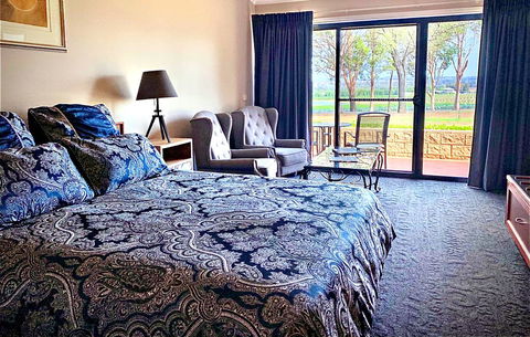Estate Tuscany - Accommodation Main Beach 0