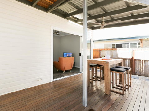 Estilo Bed And Breakfast - Accommodation Main Beach 3