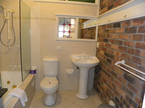 Ettalong Beach Tourist Resort - Accommodation Main Beach 1